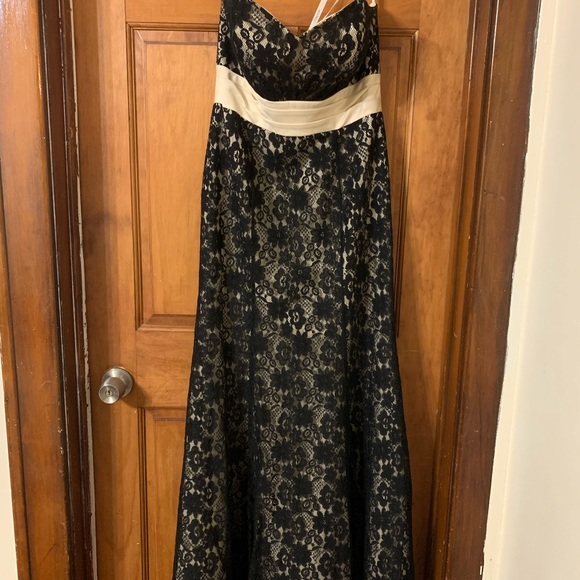 Campaign/black lace dress - Picture 2 of 5